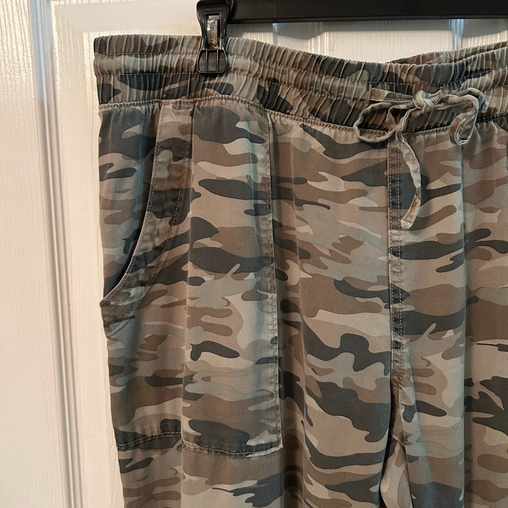 GAP Camo Track Joggers in Olive & Taupe - Picture 2 of 5